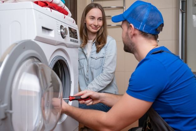 Riparazione lavatrice Monza Brianza con cliente - Punto Riparazioni a domicilio